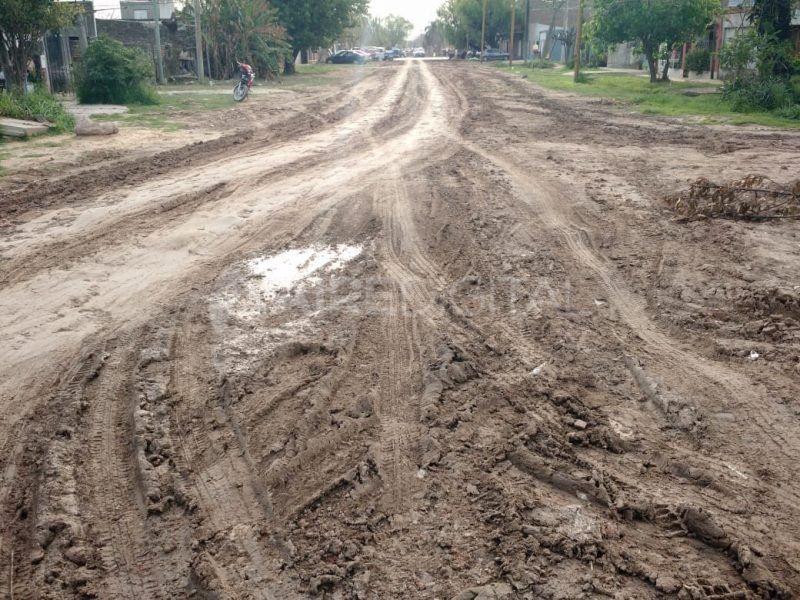 Vecinos reclaman la reanudación de la obra de calle Risso