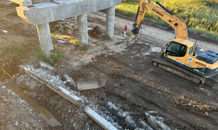 Una viga se desplomó en la obra del nuevo puente Santa Fe – Santo Tomé. Afortunadamente, no se registraron heridos. Una viga se desplomó en la obra del nuevo puente Santa Fe – Santo Tomé. Afortunadamente, no se registraron heridos.
