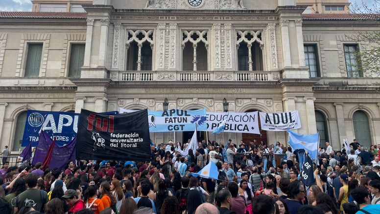 En la tercera semana del paro universitario, estudiantes de Santa Fe realizarán un abrazo simbólico