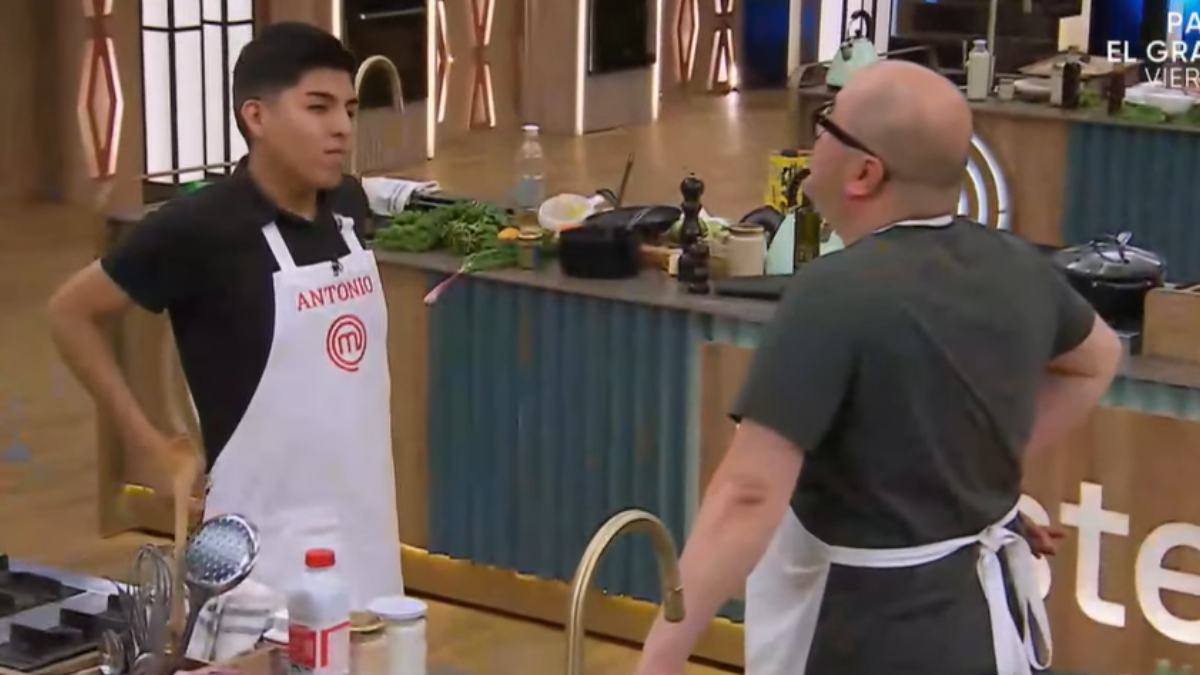 Antonio se le plantó a Rodolfo en MasterChef. Antonio se le plantó a Rodolfo en MasterChef.