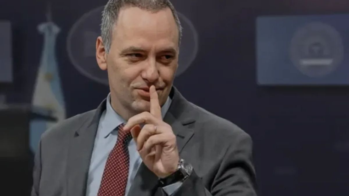 El día que Adorni criticó a un gobernador por su avión privado.