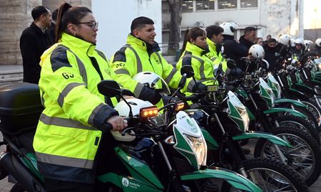 La Municipalidad de Santa Fe entregó motos, alómetros y alcoholímetros. La Municipalidad de Santa Fe entregó motos, alómetros y alcoholímetros.