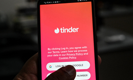 Tinder habilitó de nueva cuenta su función Passport para todos sus usuarios, lo que permite acceder a personas de todo el mundo sin la necesidad de pagar el servicio gold. Tinder habilitó de nueva cuenta su función Passport para todos sus usuarios, lo que permite acceder a personas de todo el mundo sin la necesidad de pagar el servicio gold.