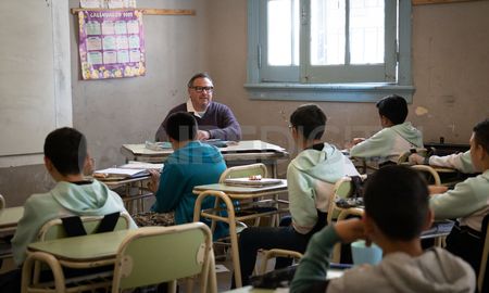 Las clases en Santa Fe comenzarán el 1 de marzo en todos los niveles. Las clases en Santa Fe comenzarán el 1 de marzo en todos los niveles.