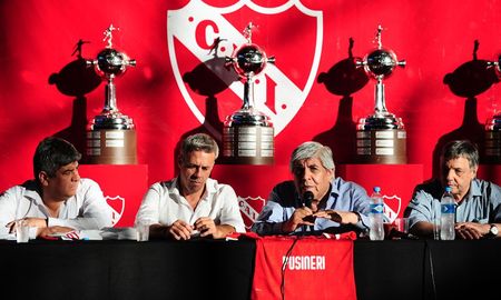 Los dirigentes de Independiente se reúnen para definir la continuidad o no de Lucas Pusineri como entrenador del primer equipo. Los dirigentes de Independiente se reúnen para definir la continuidad o no de Lucas Pusineri como entrenador del primer equipo.
