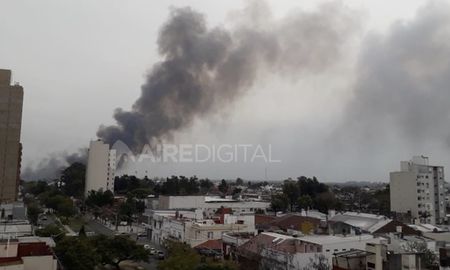 otra quema de pastizales en el acceso a santa fe por autopista otra quema de pastizales en el acceso a santa fe por autopista