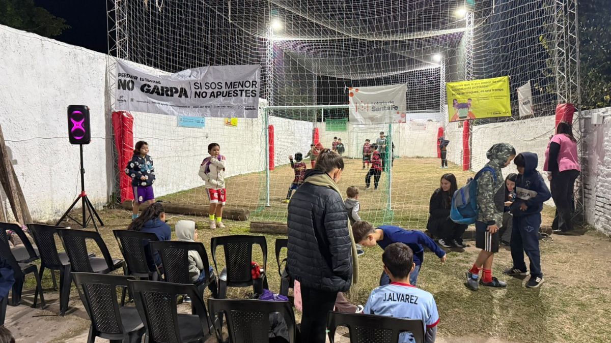 Club San Isidro de barrio Candioti Norte dio el puntapie inicial a su canchita de fútbol infantil.