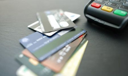 Punto por punto: qué cambia a partir del DNU para losusuarios de tarjetas de crédito y de débito. Punto por punto: qué cambia a partir del DNU para losusuarios de tarjetas de crédito y de débito.