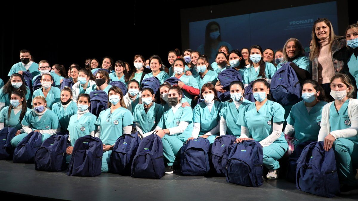 Los estudiantes recibieron el equipo necesario para el desarrollo de sus prácticas y también podrán usarlo en la actividad laboral luego de recibirse.