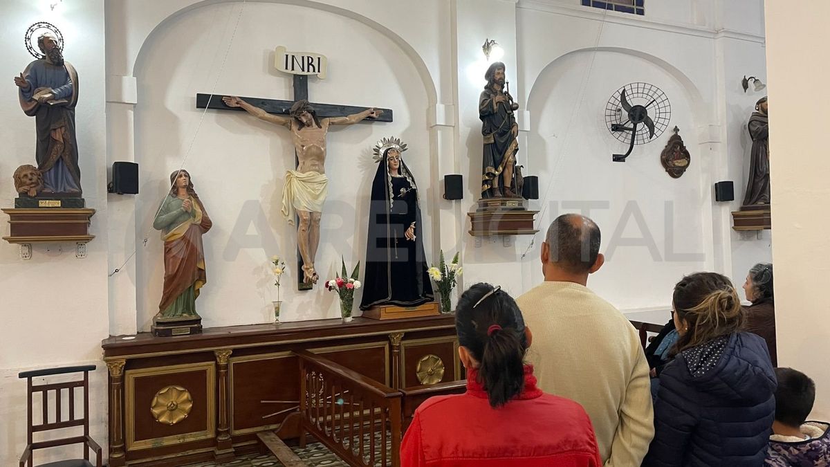 La Virgen Dolorosa de Coronda lloró frente a los fieles el viernes a la noche. La Virgen Dolorosa de Coronda lloró frente a los fieles el viernes a la noche.