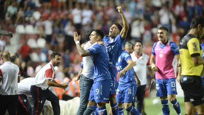 La lluvia fue agua bendita: Unión goleó por 4 a 1 a Independiente Rivadavia en una noche con puntos muy altos