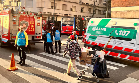La mujer murió mientras cruzaba la calle y ser atropellada por un colectivo, en Palermo. La mujer murió mientras cruzaba la calle y ser atropellada por un colectivo, en Palermo.