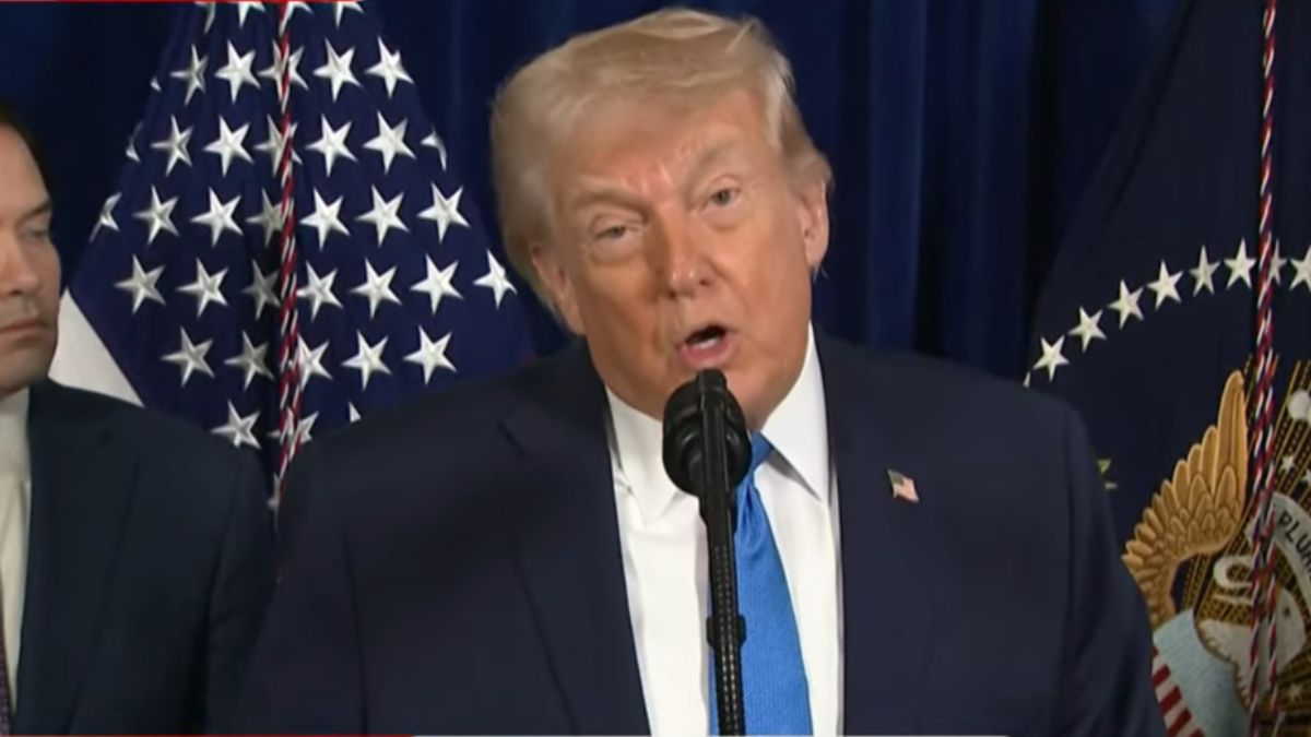 La imagen del ni&ntilde;o rodeado por agentes del ICE desat&oacute; protestas y cr&iacute;ticas a la pol&iacute;tica migratoria del gobierno de Donald Trump.