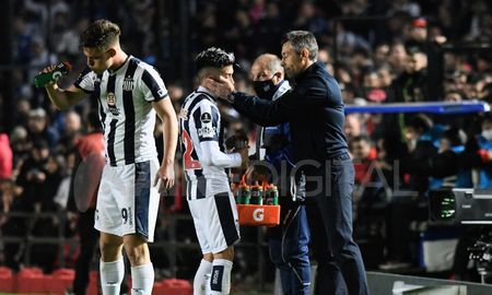 Talleres perdió el sábado ante Rosario Central por la Liga Profesional y ese resultado fue el desencadenante para la decisión, aunque trascendió que el ahora exDT apostaba a dirigir al equipo al menos el miércoles ante Newells por Copa Argentina. Talleres perdió el sábado ante Rosario Central por la Liga Profesional y ese resultado fue el desencadenante para la decisión, aunque trascendió que el ahora exDT apostaba a dirigir al equipo al menos el miércoles ante Newells por Copa Argentina.