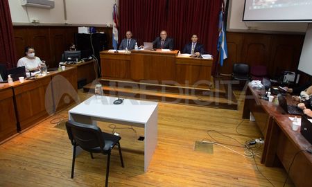 El debate tiene lugar en la Sala 6 del primer piso de tribunales. El debate tiene lugar en la Sala 6 del primer piso de tribunales.