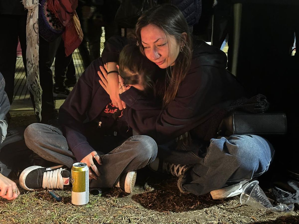 El pueblo lloró la partida del Indio Solari. El pueblo lloró la partida del Indio Solari.
