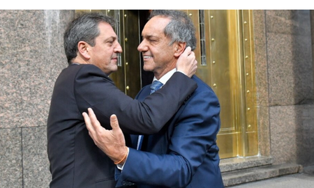Massa y Scioli dieron una nueva muestra de unidad y UxP prepara la campaña para las PASO. Massa y Scioli dieron una nueva muestra de unidad y UxP prepara la campaña para las PASO.