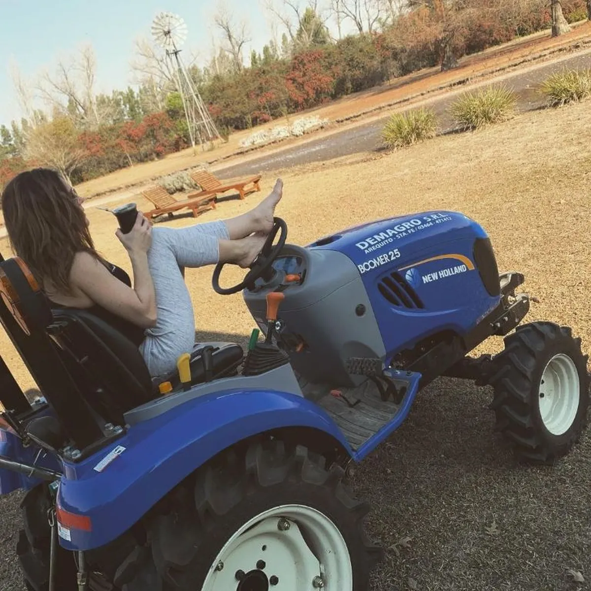 Soledad Pastorutti vive en una increíble finca junto a su familia. Soledad Pastorutti vive en una increíble finca junto a su familia.