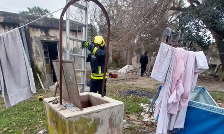 Un nene de cuatro años jugaba a las escondidas, se ocultó en un aljibe y no pudo salir: murió ahogado. Un nene de cuatro años jugaba a las escondidas, se ocultó en un aljibe y no pudo salir: murió ahogado.