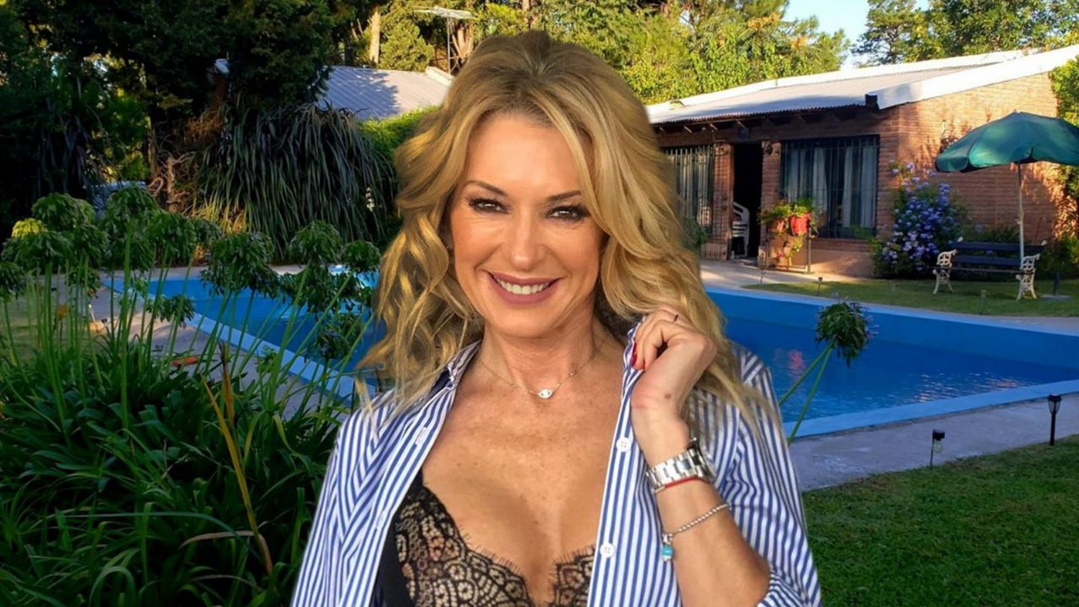 Así es la imponente casa de Yanina y Diego Latorre un exclusivo barrio privado de Pilar: minimalista y decoración en tonos beige