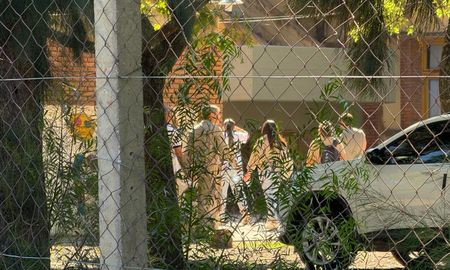 El personal de la escuela volvió a ingresar al establecimiento cerca de las 11 El personal de la escuela volvió a ingresar al establecimiento cerca de las 11