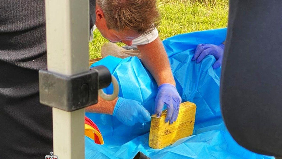 Se cree que el buque transportaba 300 kilos de cocaína.