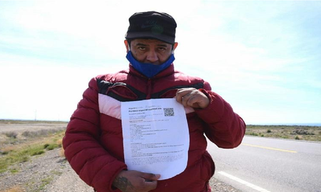 Un salteño decidió volver a pie desde Santa Cruz hasta su provincia: No tengo ni para comer Un salteño decidió volver a pie desde Santa Cruz hasta su provincia: No tengo ni para comer