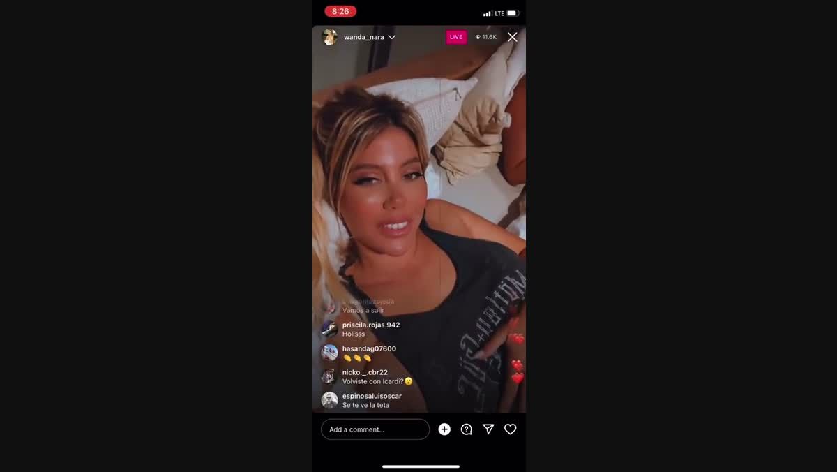 El papelón de Wanda Nara: se le escapó un seno en un vivo y el video se  hizo viral