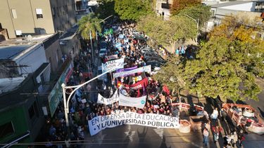 La Marcha Federal Universitaria en Santa Fe, en fotos Docentes, estudiantes, no docentes y miembros de la comunidad participaron de la Marcha Federal Universitaria para pedir por el cumplimiento de la ley de financiamiento.