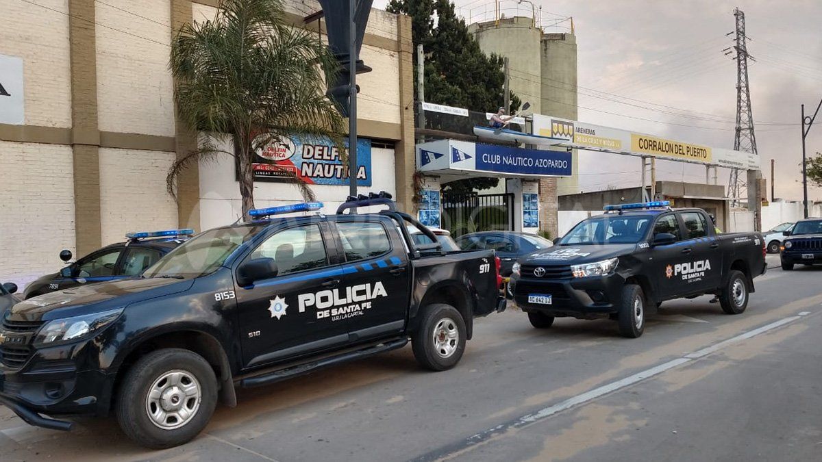 Personal policial llegó al lugar tras el aviso al 911 de un empleado del Club Azopardo.&nbsp;