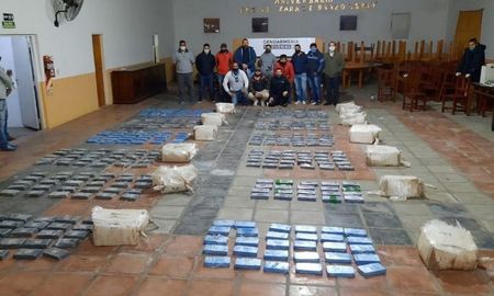 Casi 400 kilos de cocaína fueron decomisados en el Gran Rosario el sábado. Casi 400 kilos de cocaína fueron decomisados en el Gran Rosario el sábado.
