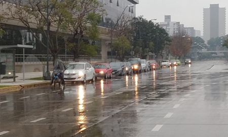 En la ciudad de Santa Fe, la lluvia comenzó a las 4 de la madrugada y continuó durante la mañana. En la ciudad de Santa Fe, la lluvia comenzó a las 4 de la madrugada y continuó durante la mañana.