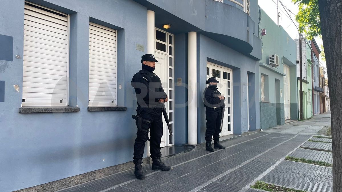 Allanamiento en Luciano Torrent y Facundo Zuviría, en el marco de la investigación por los aprietes de la barra a jugadores de Colón.