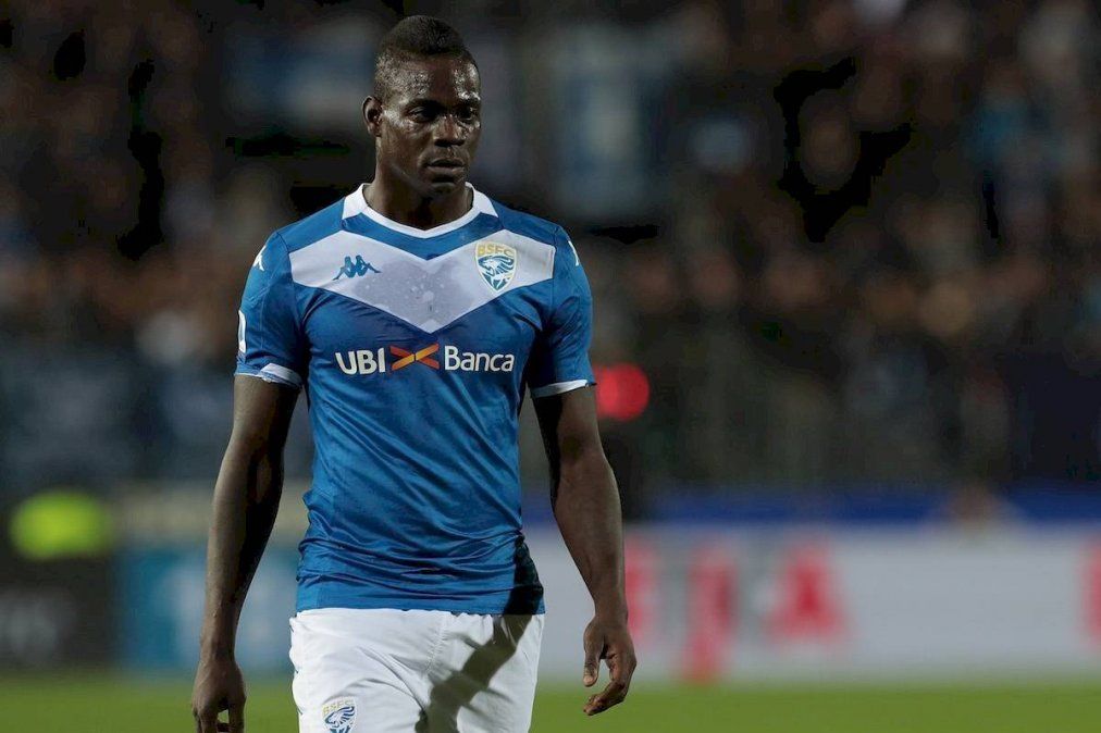 El Brescia no dejó entrenar a Mario Balotelli y se aleja cada vez más del club