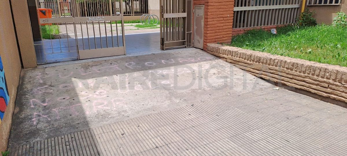 Dos mensajes mafiosos contra el gobernador de Santa Fe fueron descubiertos este viernes en Rosario.