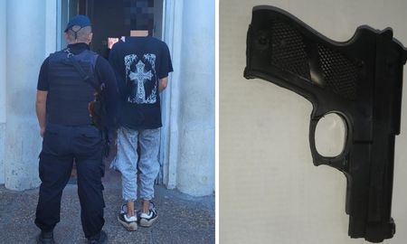 Uno de los hombres detenidos y la réplica de arma de fuego incautada por la policía en Santa Fe Uno de los hombres detenidos y la réplica de arma de fuego incautada por la policía en Santa Fe
