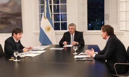 Alberto Fernández junto a Axel Kicillof y Diego Santilli en la residencia de Olivos. Alberto Fernández junto a Axel Kicillof y Diego Santilli en la residencia de Olivos.