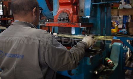 Hasta que Argentina no recupere de a poco su superávit comercial, va a continuar difícil, explicaron desde el sector industrial. Hasta que Argentina no recupere de a poco su superávit comercial, va a continuar difícil, explicaron desde el sector industrial.