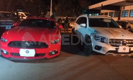 En los allanamientos se secuestraron autos de lujo. En los allanamientos se secuestraron autos de lujo.