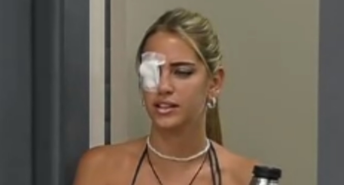 En Gran Hermano, Sabrina tuvo que recibir atención médica por un derrame en el ojo causado por Lucía. En Gran Hermano, Sabrina tuvo que recibir atención médica por un derrame en el ojo causado por Lucía.