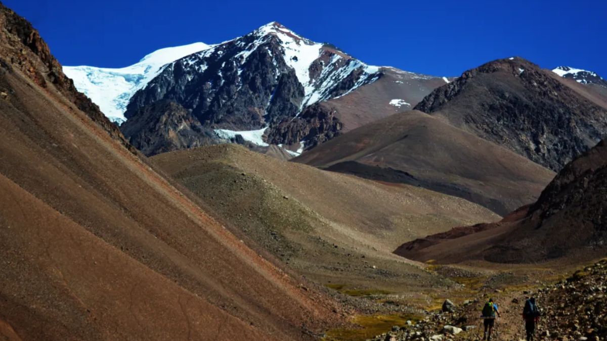 Disfrutá de un trekking desafiante en el Balcón de los 6 mil, un recorrido inolvidable que te lleva a lo más alto de la cordillera.
