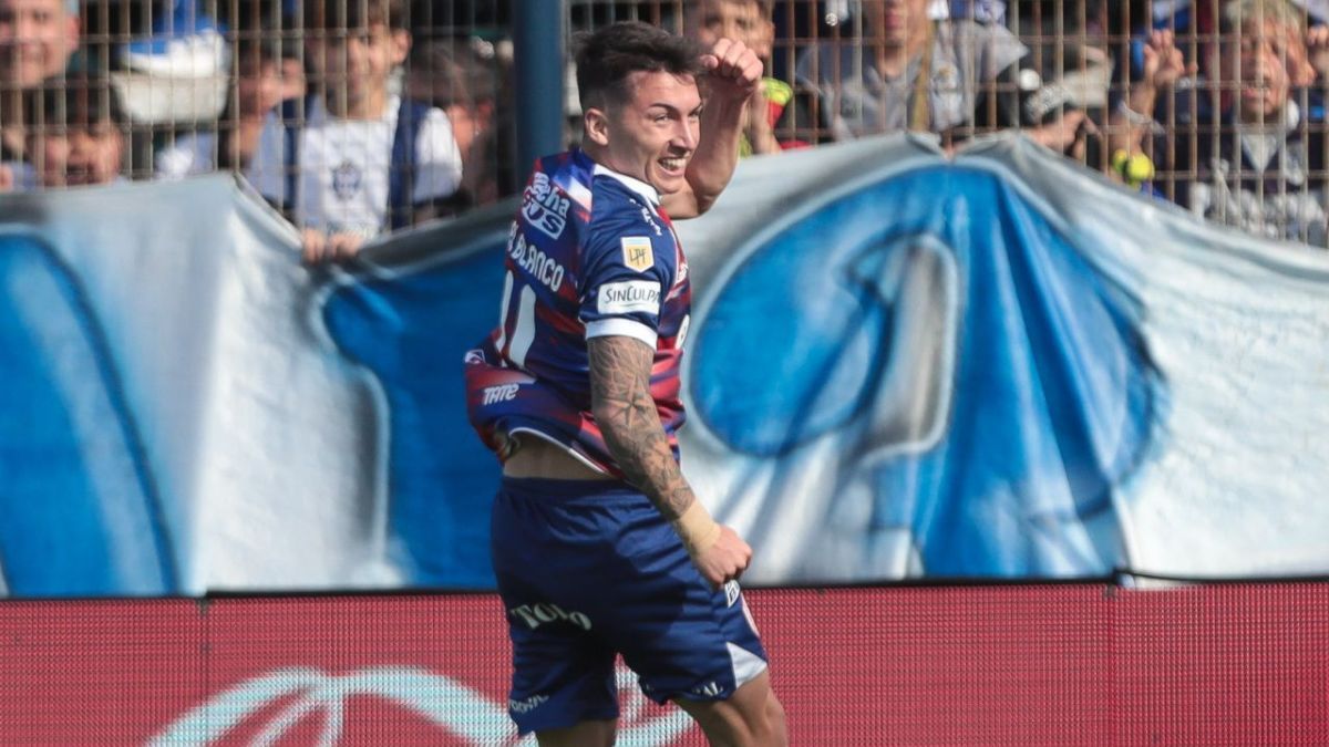 Mateo Del Blanco y su festejo de gol.