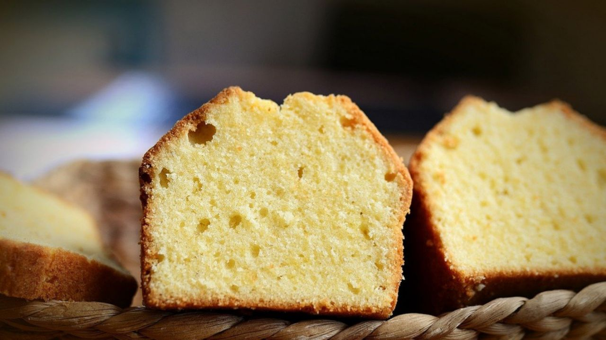 El bizcochuelo de banana es una excelente opción para hacer y acompañar los mates de la tarde. El bizcochuelo de banana es una excelente opción para hacer y acompañar los mates de la tarde.