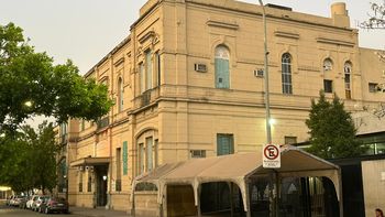 Un detenido que estaba internado en el hospital Cullen se dio a la fuga