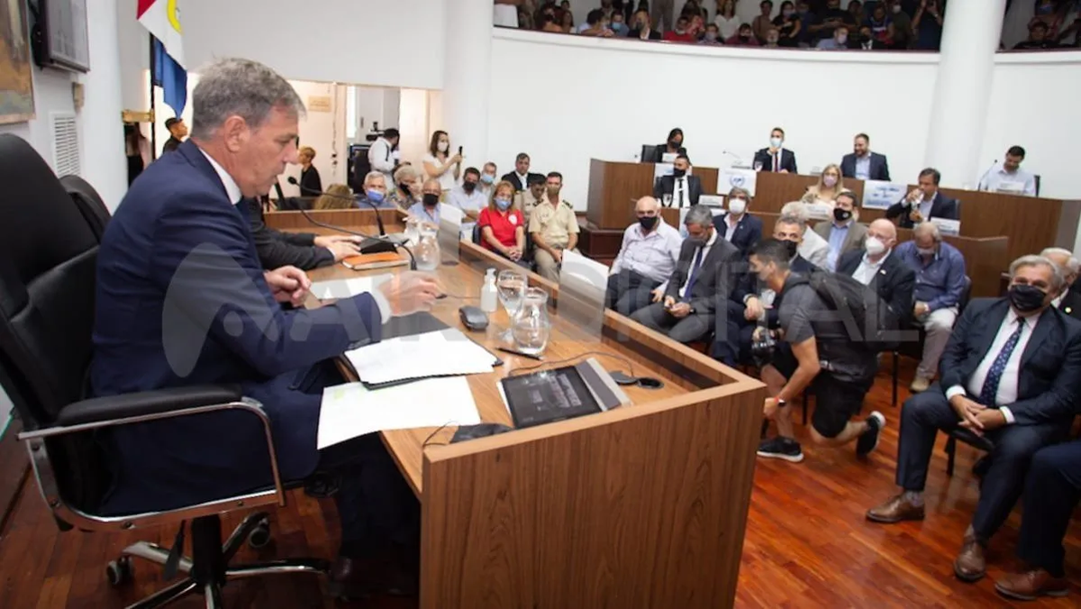El intendente de la ciudad de Santa Fe, Emilo Jatón realizó importantes anuncios en el marco de apertura de sesiones en el Concejo. 