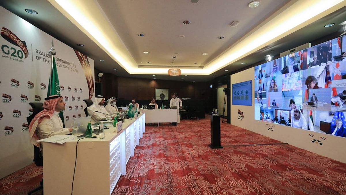 Los ministros de Finanzas y presidentes de los Bancos Centrales de los países del Grupo de los 20 (G20) planean reunirse el 13 de noviembre próximo de forma extraordinaria para fijar una política común que ayude a las naciones pobres con dificultades para pagar sus deudas.