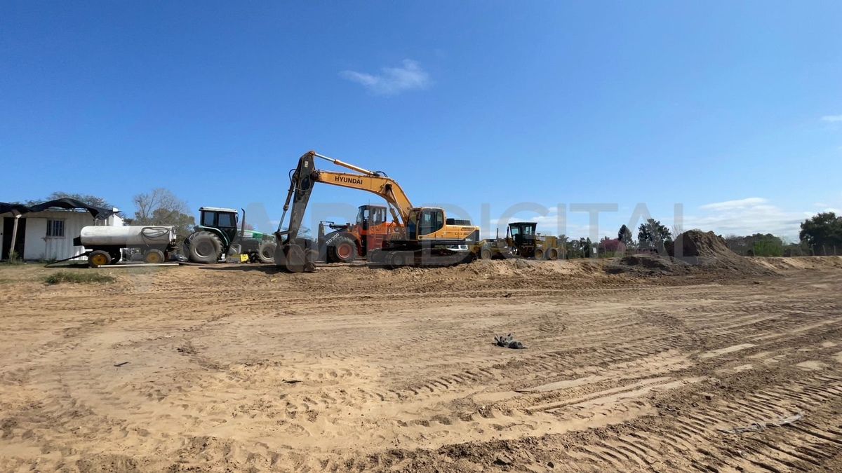 Pullaro destacó que la Provincia lleva invertidos en estos meses cerca de 500 millones de dólares y el año que viene vamos a invertir más de 1.000 millones de dólares en obra pública. Pullaro destacó que la Provincia lleva invertidos en estos meses cerca de 500 millones de dólares y el año que viene vamos a invertir más de 1.000 millones de dólares en obra pública.