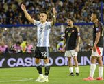 Lautaro Martínez marcó el primer gol de la noche para darle la ventaja a Argentina. Lautaro Martínez marcó el primer gol de la noche para darle la ventaja a Argentina.