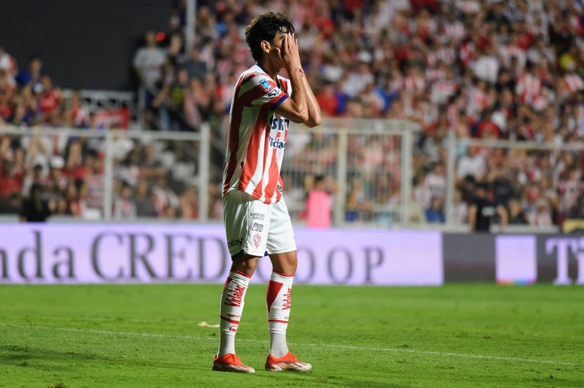 Palavecino se lamenta la última oportunidad que tuvo el Tate. El remate se fue desviado. Palavecino se lamenta la última oportunidad que tuvo el Tate. El remate se fue desviado.