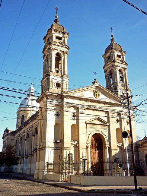 A finales del mes de marzo, la comunidad religiosa de la ciudad de Santa Fe había hecho pública su preocupación ante distintas versiones que indicaban que el histórico convento de Santo Domingo, ubicado en el casco histórico de la ciudad, cerraría sus puertas.
